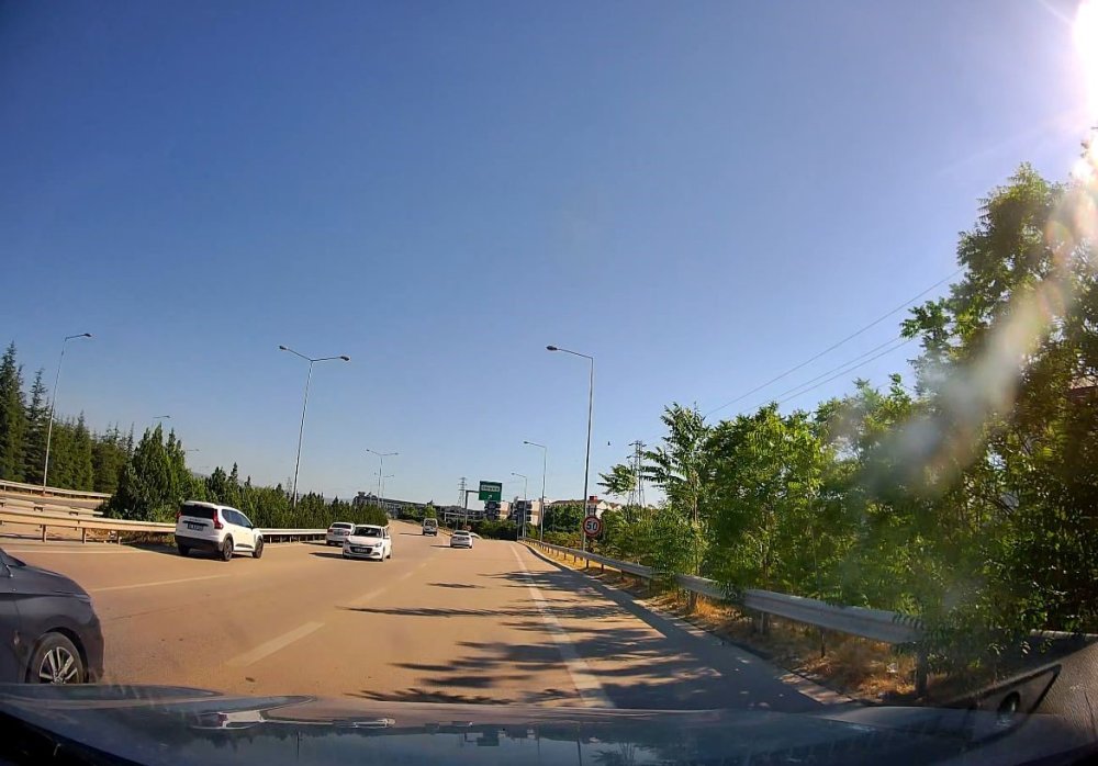 Otobanda ters şeritte ilerledi