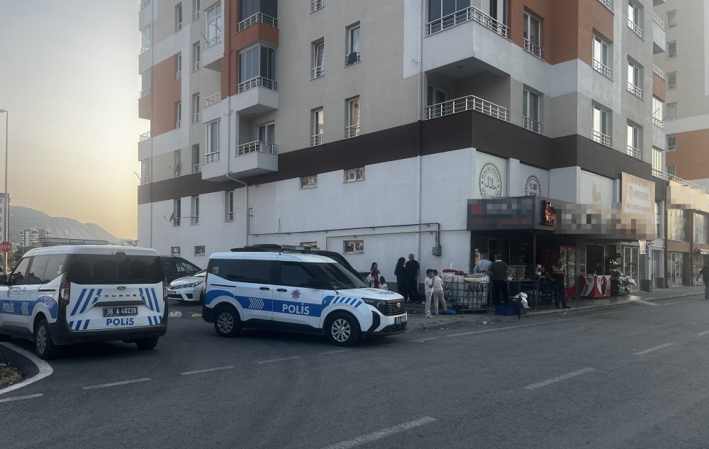 Elini kıyma makinesine kaptıran kasap yaralandı