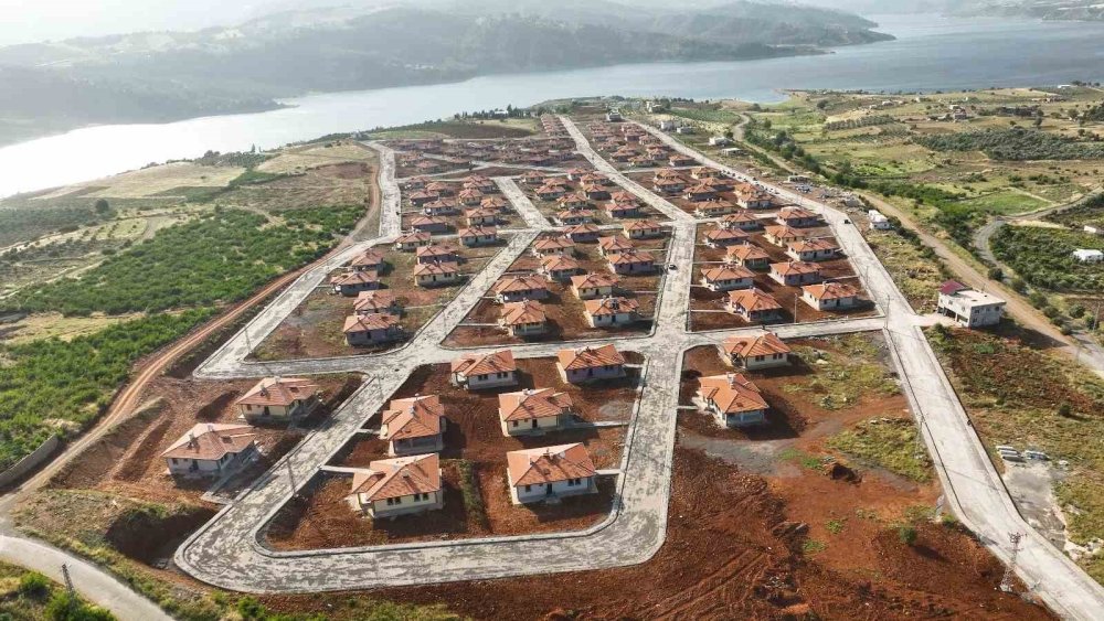Kahramanmaraş’ın göl manzaralı köy evleri tamamlandı