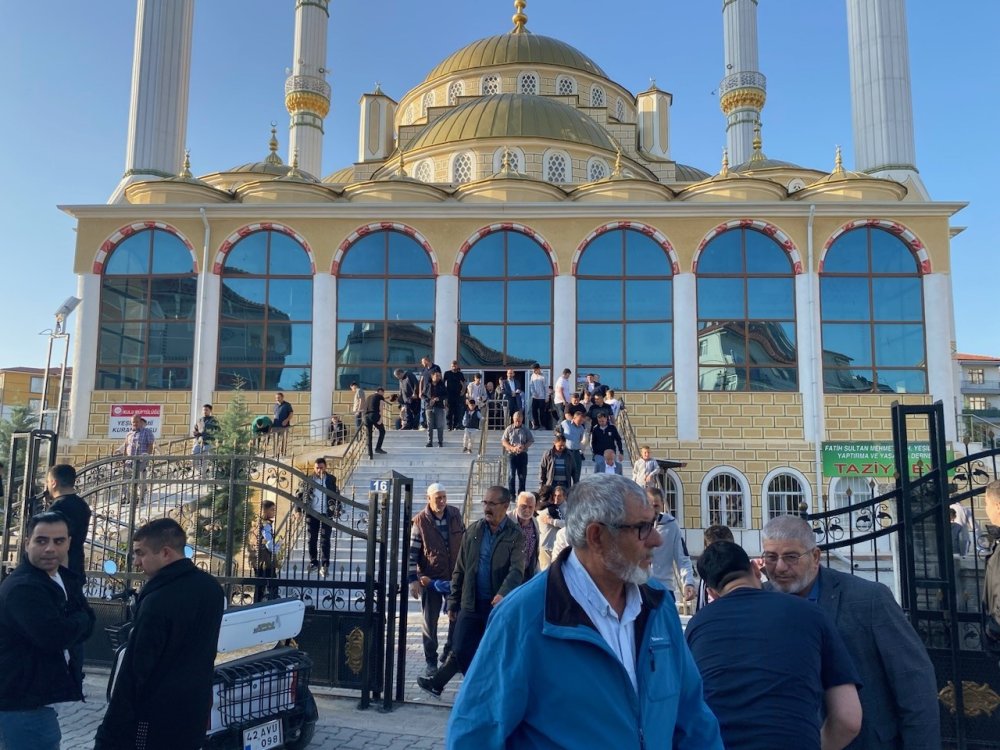 Konya'da bayram namazında camiler doldu