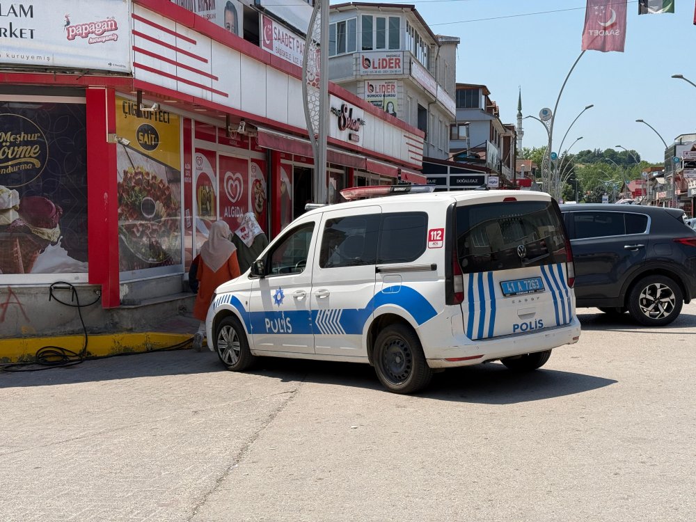 Kıyma makinesine elini kaptırdı