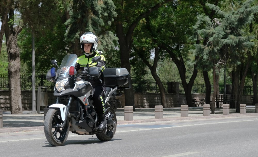 Konya'nın motosikletli kadın polisi!