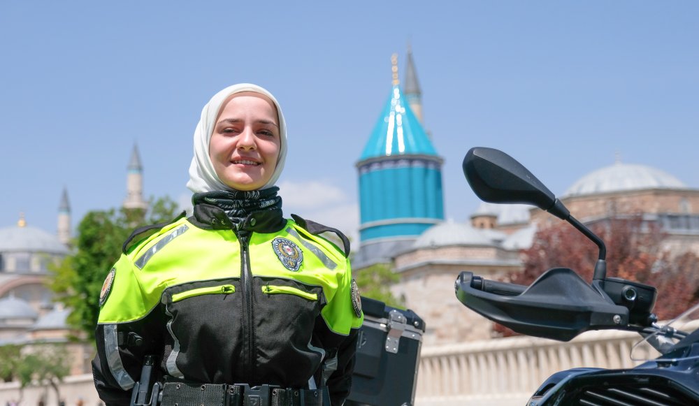 Konya'nın motosikletli kadın polisi!