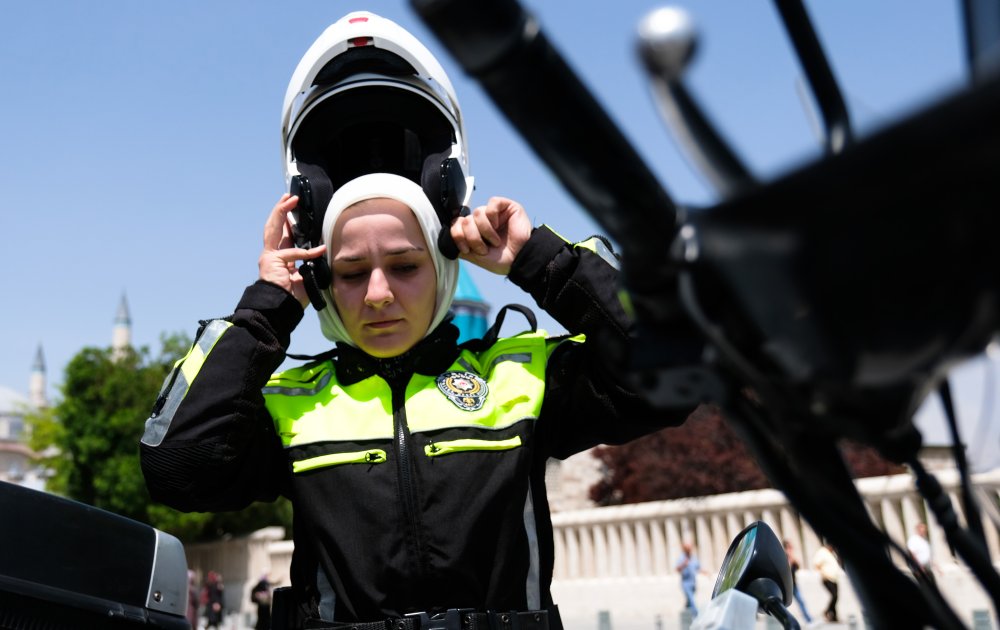 Konya'nın motosikletli kadın polisi!