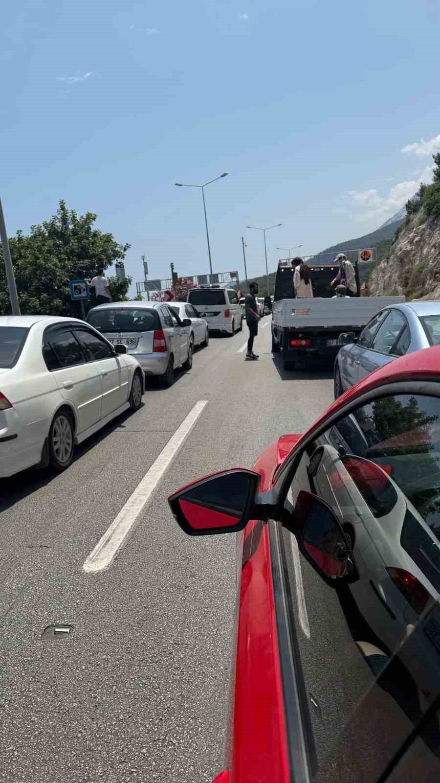 Antalya yolunda feci kaza: 2 ölü, 4 yaralı