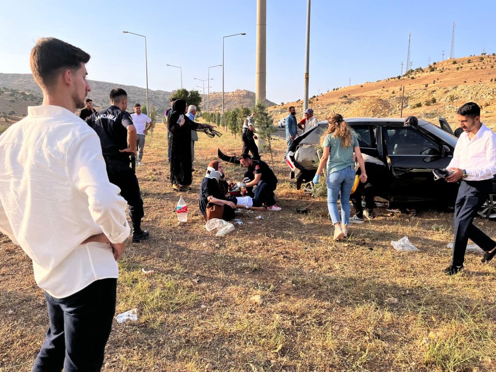 Cip ile hafif ticari araç çarpıştı; 9 yaralı