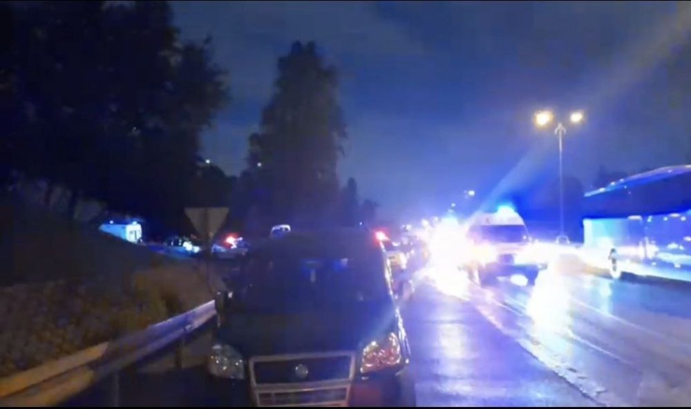 Otomobil bariyerlere çarpıp takla attı: 1 ölü, 3 yaralı