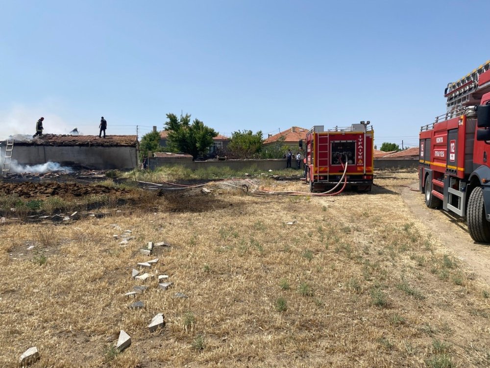 Konya'da samanlık küle döndü!