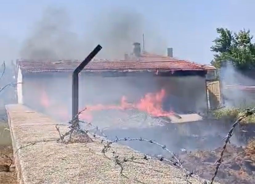 Konya'da samanlık küle döndü!