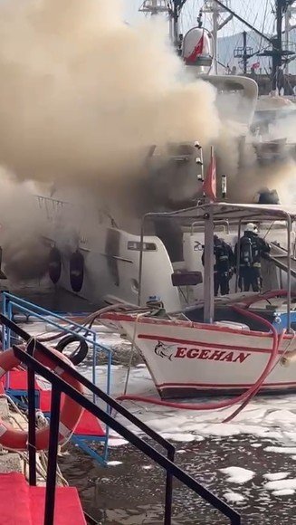 Lüks yat alev alev yandı