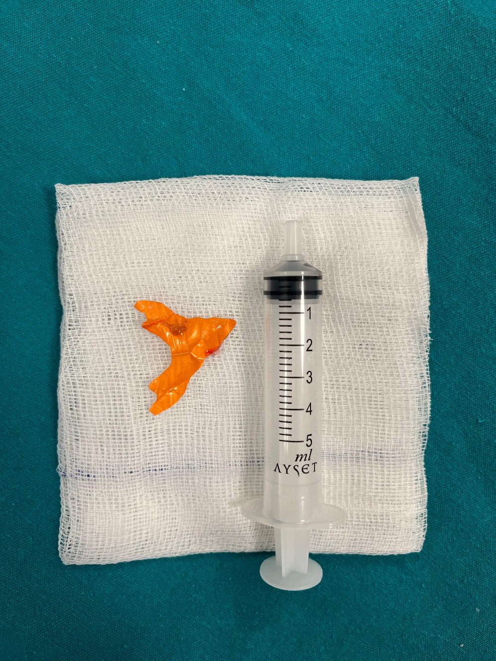 Şeker ambalajı bebeğin nefes borusuna kaçtı