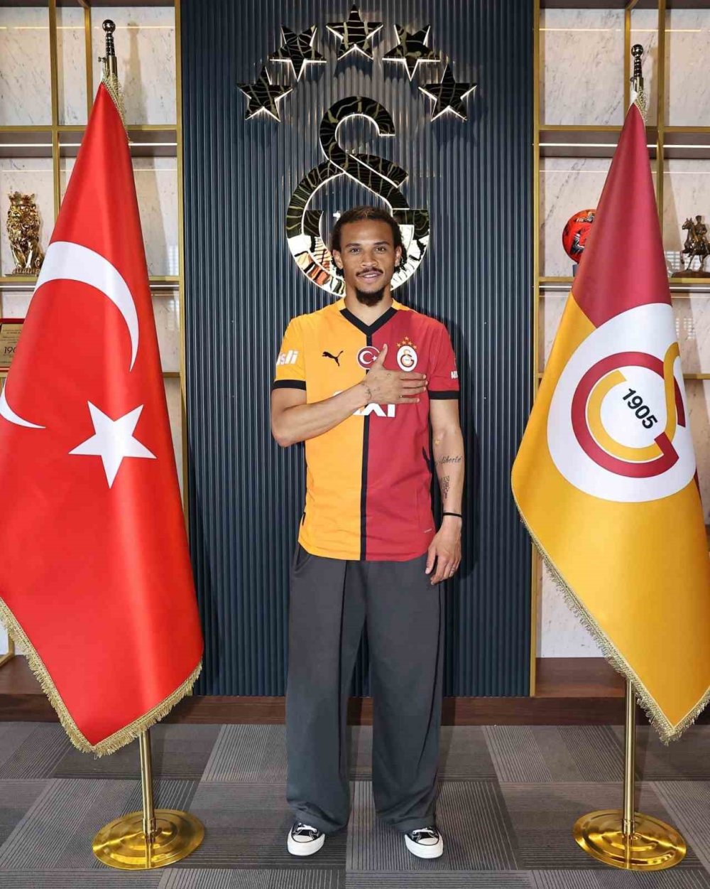 Galatasaray, Sane ile 3 yıllık sözleşme imzaladı