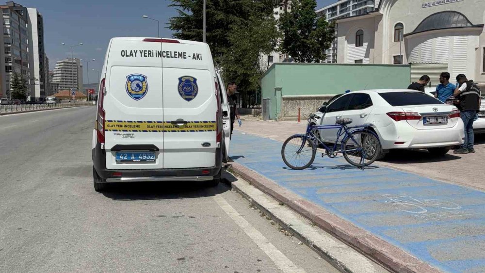 Konya merkezde otomobilin çarptığı bisikletli hayatını kaybetti