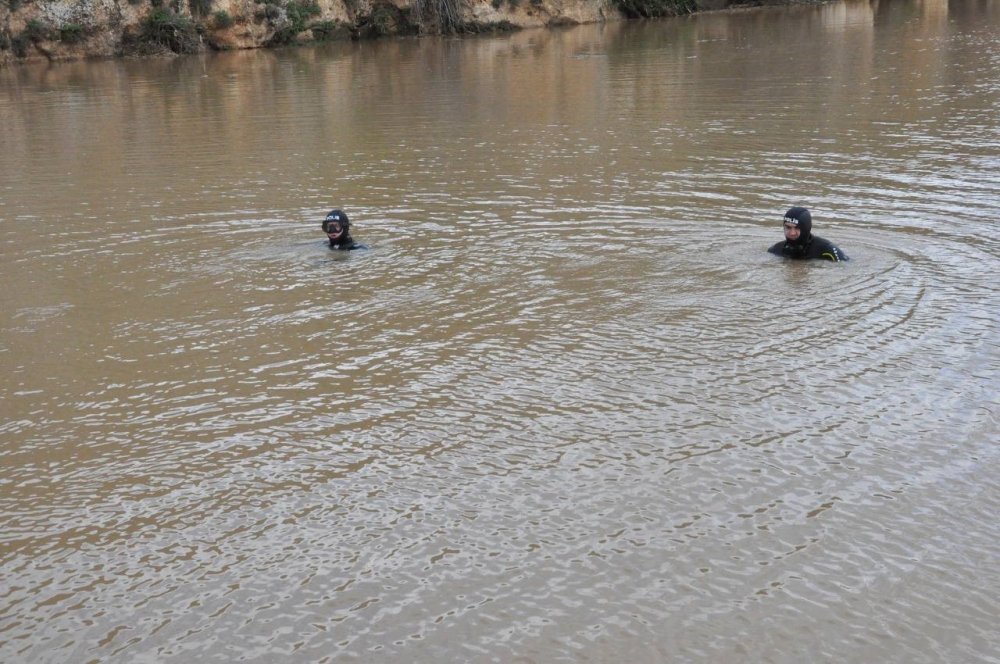 Kanala giren 1’i çocuk 2 kişi kayboldu