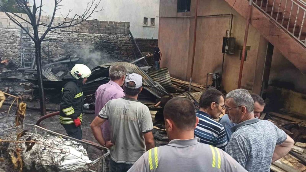 Yer Konya... Otları temizlemek istedi, komşusunun evini yaktı