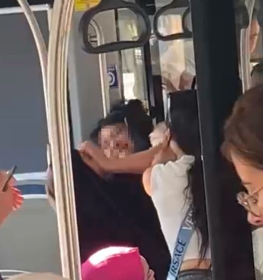 Otobüste tesettürlü kadına hakaret