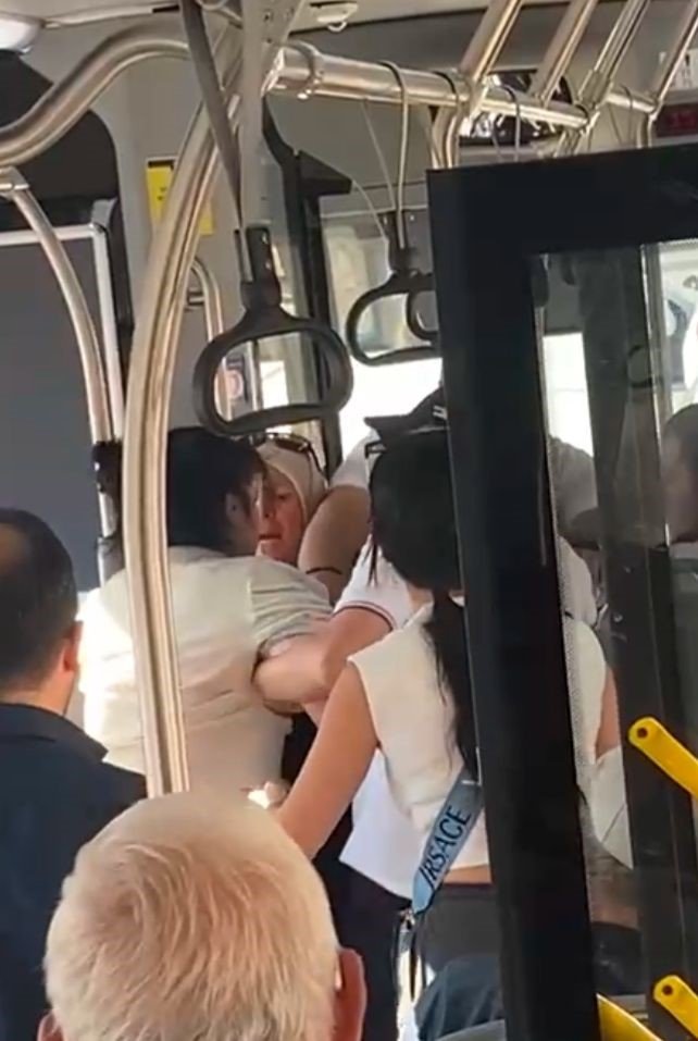 Otobüste tesettürlü kadına hakaret