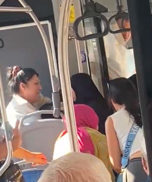 Otobüste tesettürlü kadına hakaret