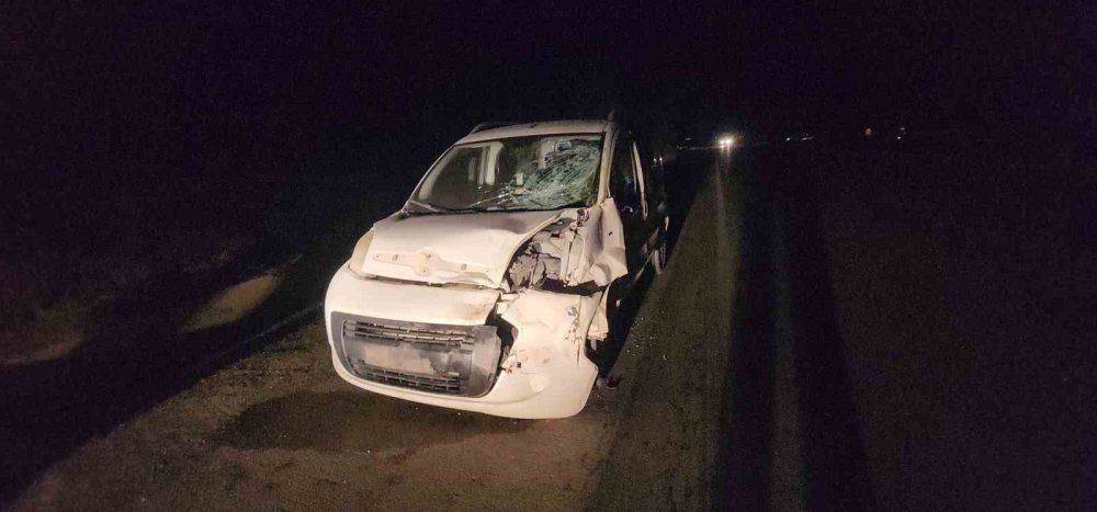 Hafif ticari araçla çarpışan motosikletin sürücüsü öldü