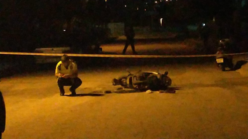 Otomobilin çarptığı motosikletteki baba öldü, oğlu ağır yaralandı