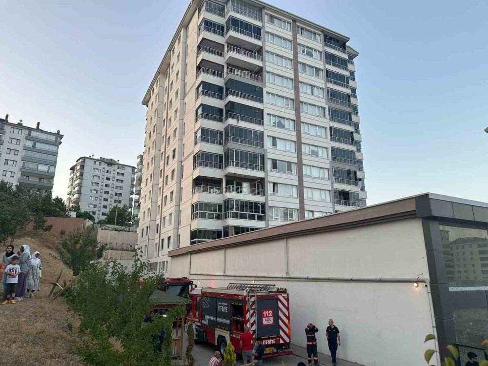 Ankara’da 11 katlı binada yangın