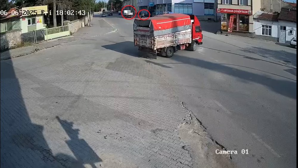 Konya'da kamyonet kasası kapağı genç kızı hayattan kopardı