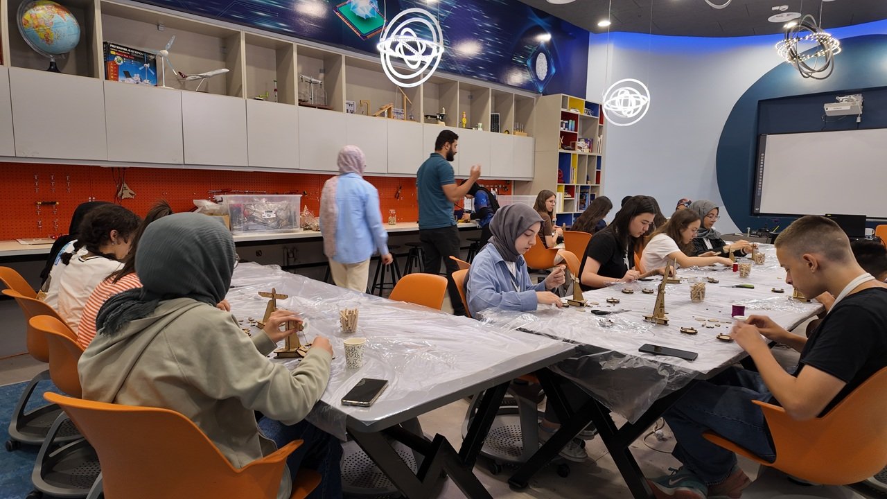 konya-bilim-merkezi-tubitak-destekli-formulsuz-fizik-2-0-projesine-ev-sahipligi-yapti-2.jpg
