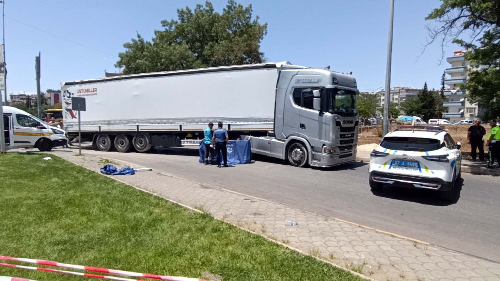 TIR’ın çarptığı motosikletteki 2 kişi öldü