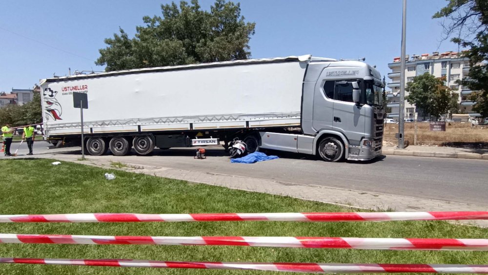 TIR’ın çarptığı motosikletteki 2 kişi öldü