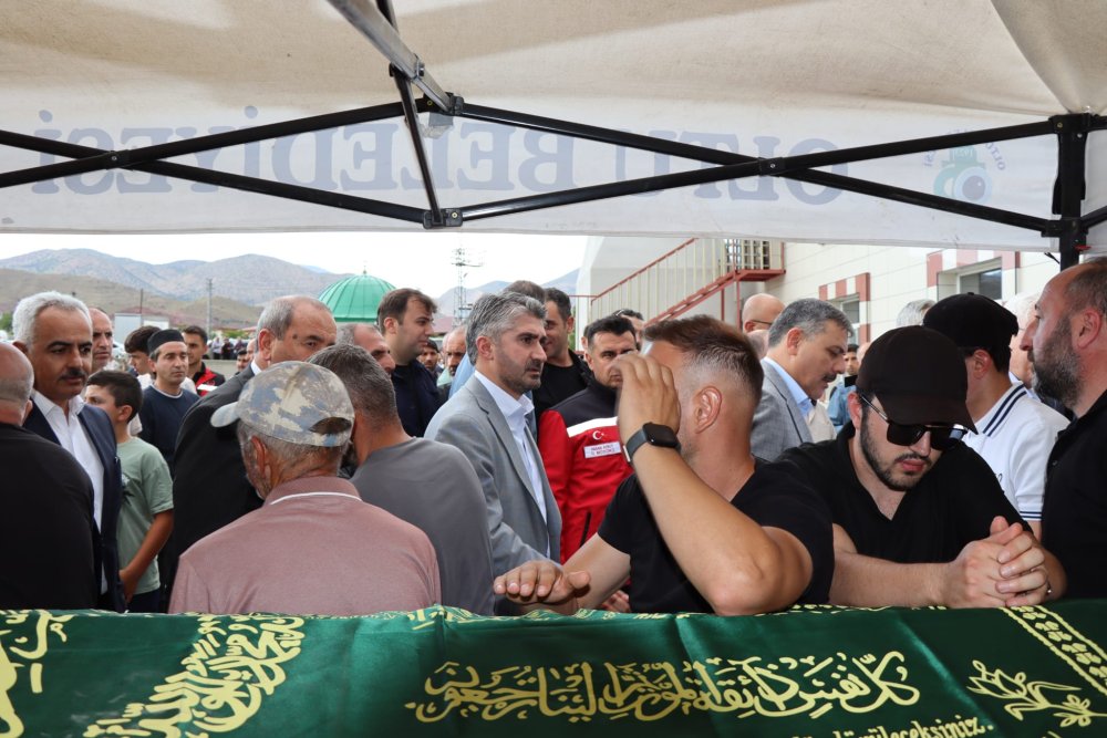 Göçükte ölen 3 işçi toprağa verildi