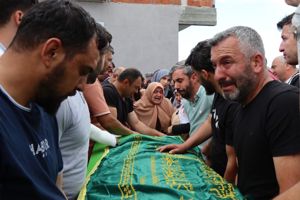 Göçükte ölen 3 işçi toprağa verildi