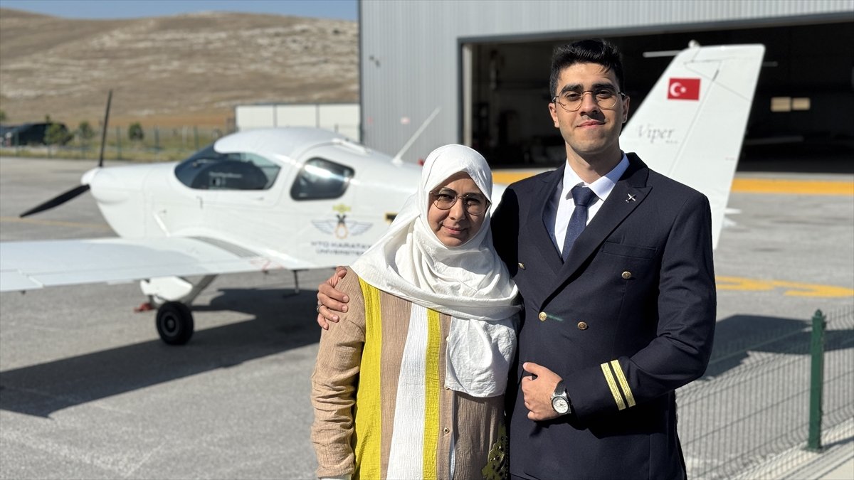 pilot-oldu-annesiyle-uctu3.jpg