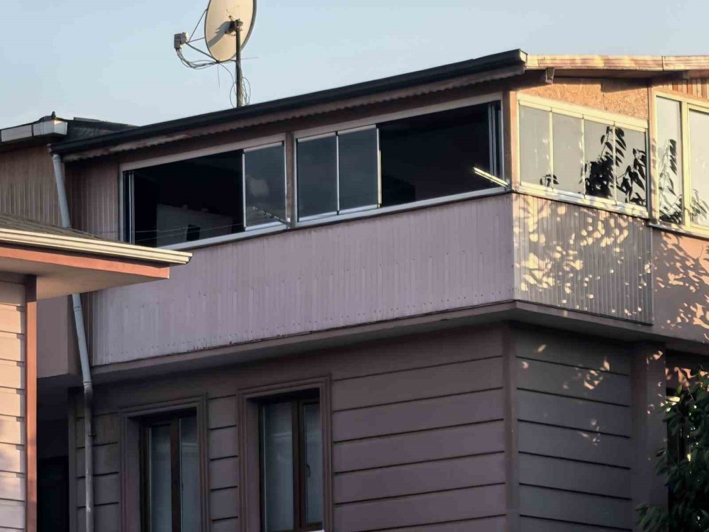 3. kattan düşen 2 yaşındaki çocuk ağır yaralandı