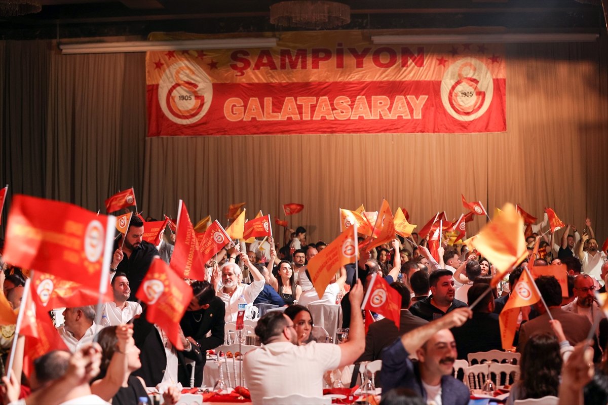 galatasarayin-25-sampiyonlugu-konyada-kutlandi.jpg
