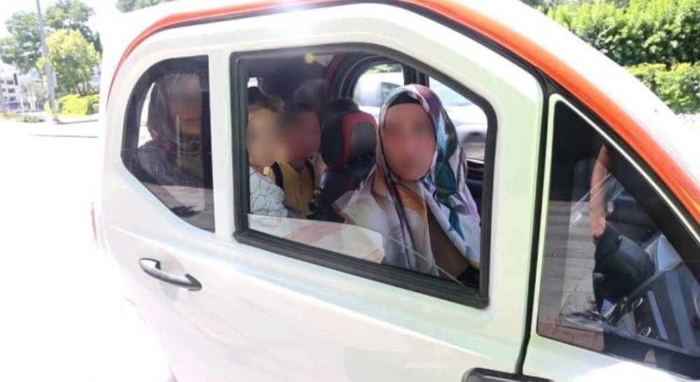 konyada-fazla-yolcu-tasiyan-surucuden-3-cocuk-1-kisi-yapar-savunmasi-6.jpg