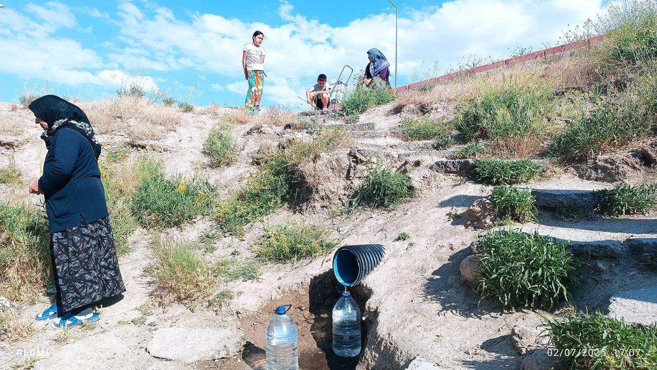konyanin-bu-mahallesinde-tatli-su-krizi-2.jpg