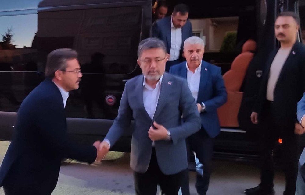 Bakan Yumaklı, Konya'da şehit dozer operatörünün ailesini ziyaret etti