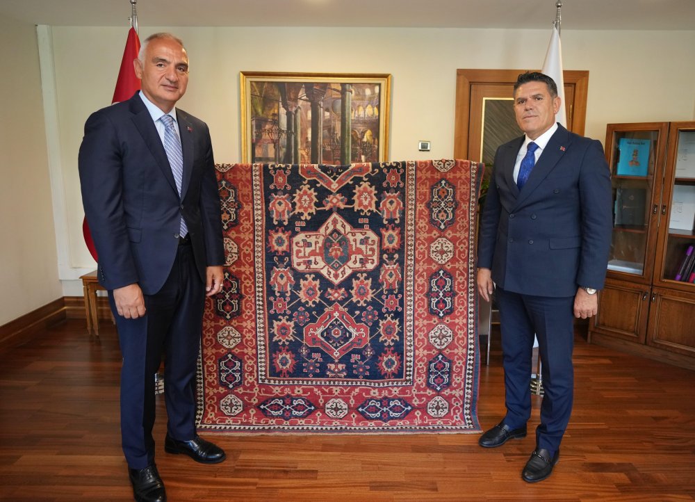 5 asırlık Uşak halısı, 30 yıl sonra iade edildi