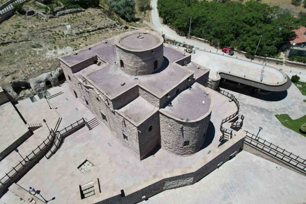 Konya'daki kilise bin 700 yıldır ayakta