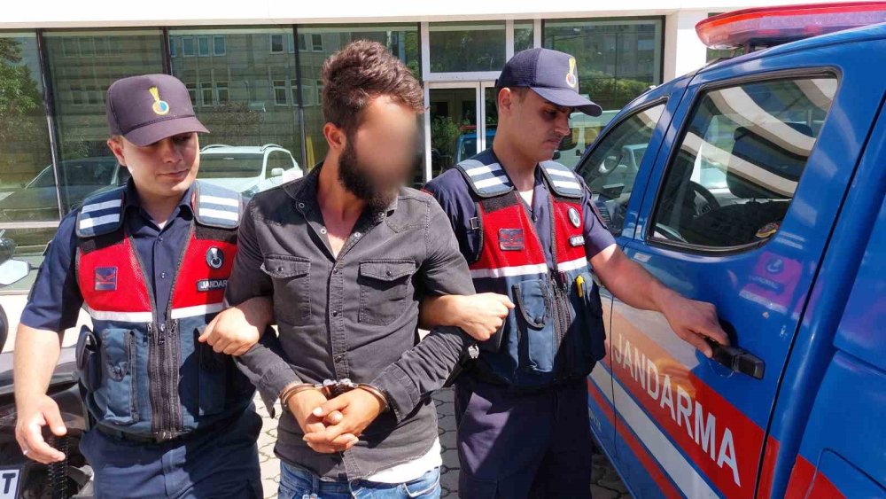 Yanındaki 2 kişiyi yaraladı, özür diledi