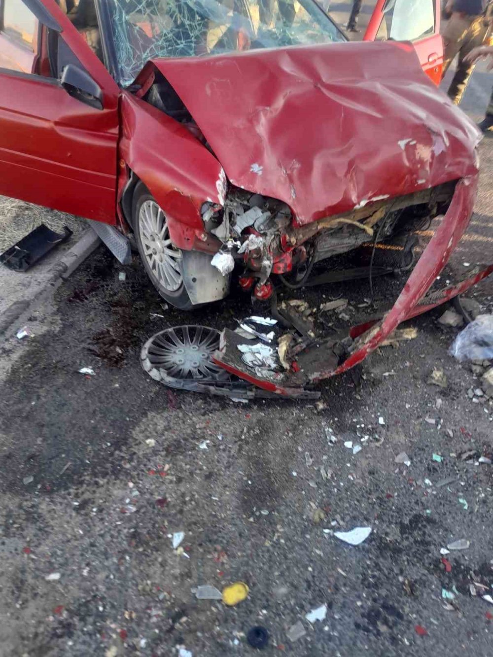 Otomobil işçi servisine arkadan çarptı: 1 ölü, 12 yaralı