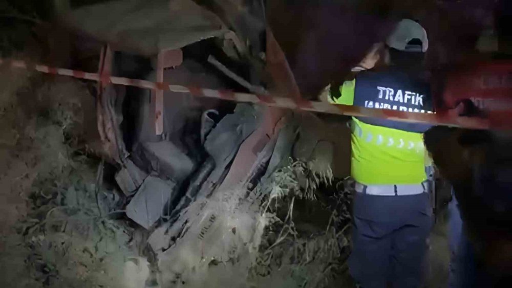 Otomobil şarampole yuvarlandı! 2 ölü