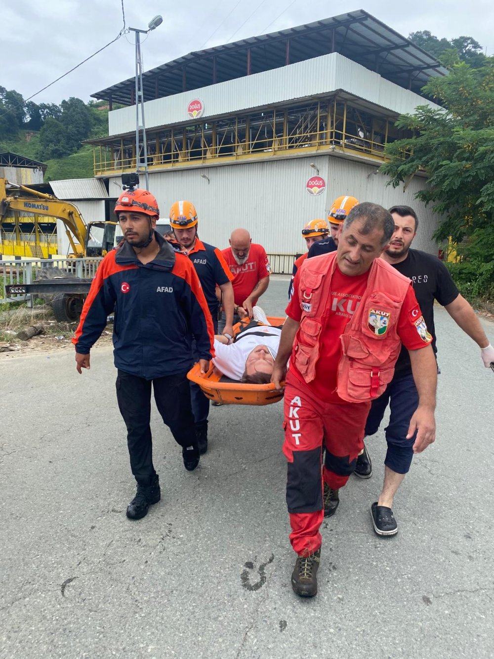 Rize’de iki otomobil çarpıştı: 1 ölü, 8 yaralı