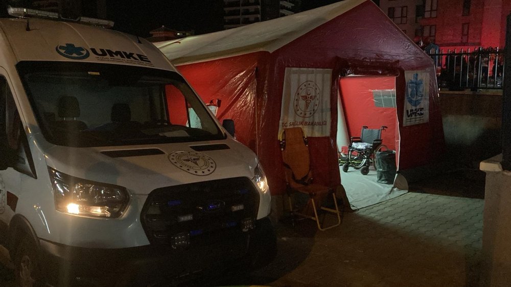 Korkutan yangın: 3 kişi öldü, 20 kişi dumandan etkilendi