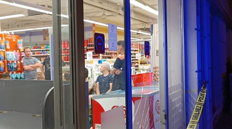 Markette kasa sırası tartışmasında silahlı kavga: 2 yaralı