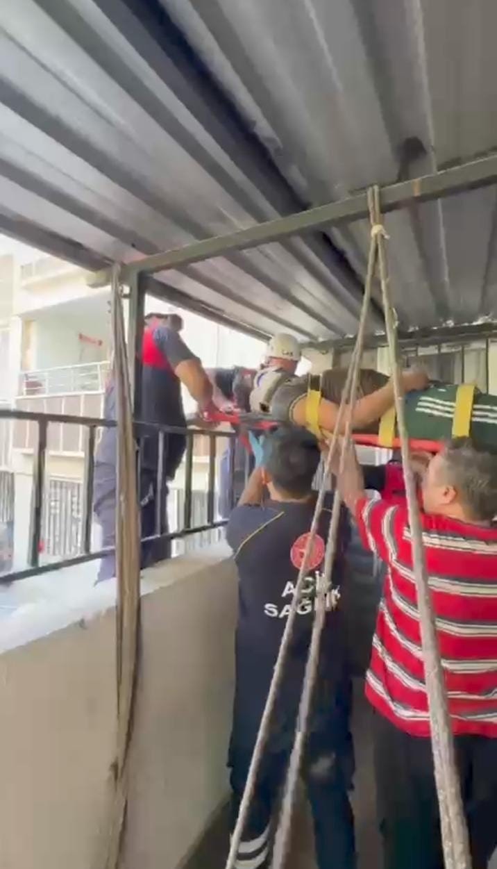 Nöbeti geçirip 4’üncü kattan düştü