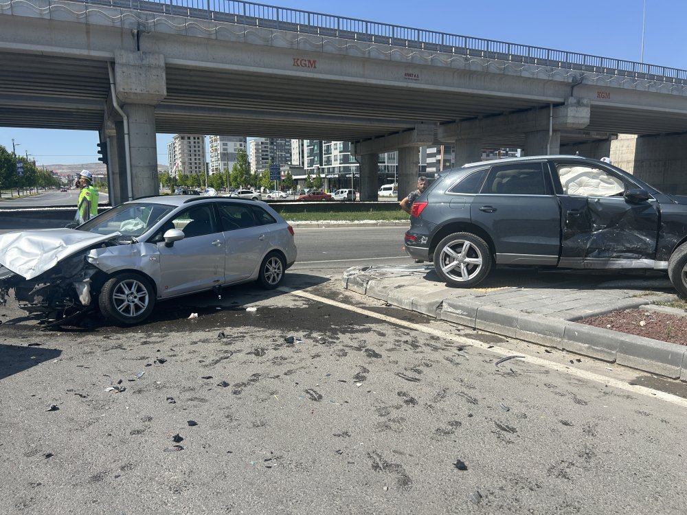 Cip ile otomobil çarpıştı: 4 yaralı