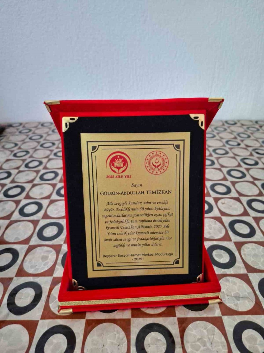 Konya'da 50 yıllık evli çifte çifte teşekkür plaketi