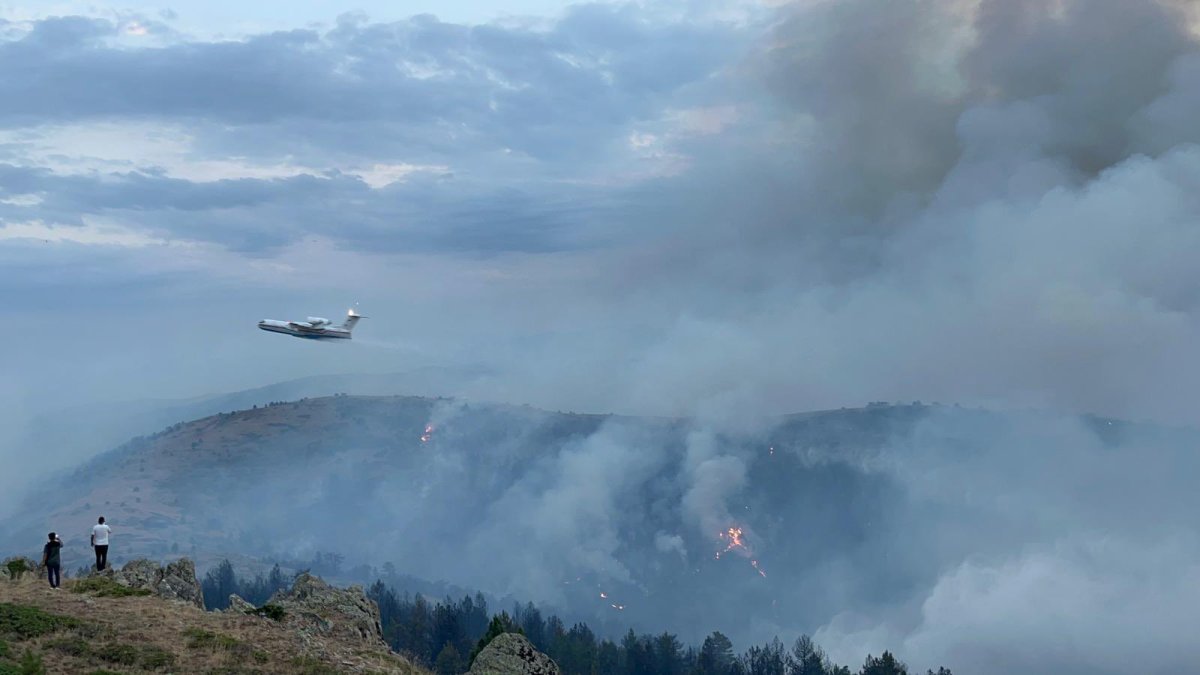 konyada-cikan-orman-yangini-suruyor-3.jpg