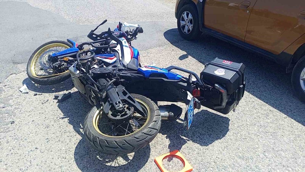 Jandarma motorize timi ile otomobil çarpıştı